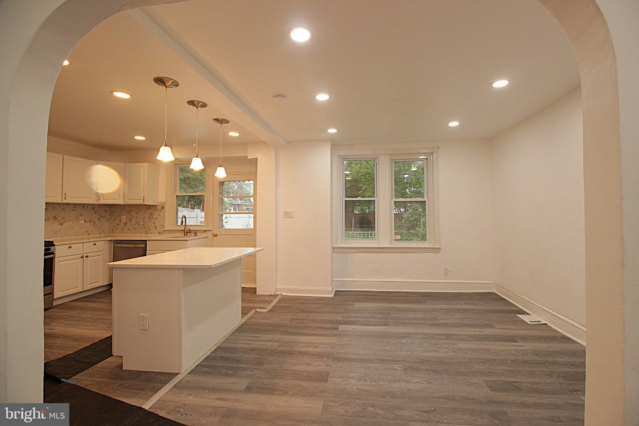 618 Post Road Marcus Hook, PA 19061 - Photo 7 of 31 Kitchen-Dining Room Combo