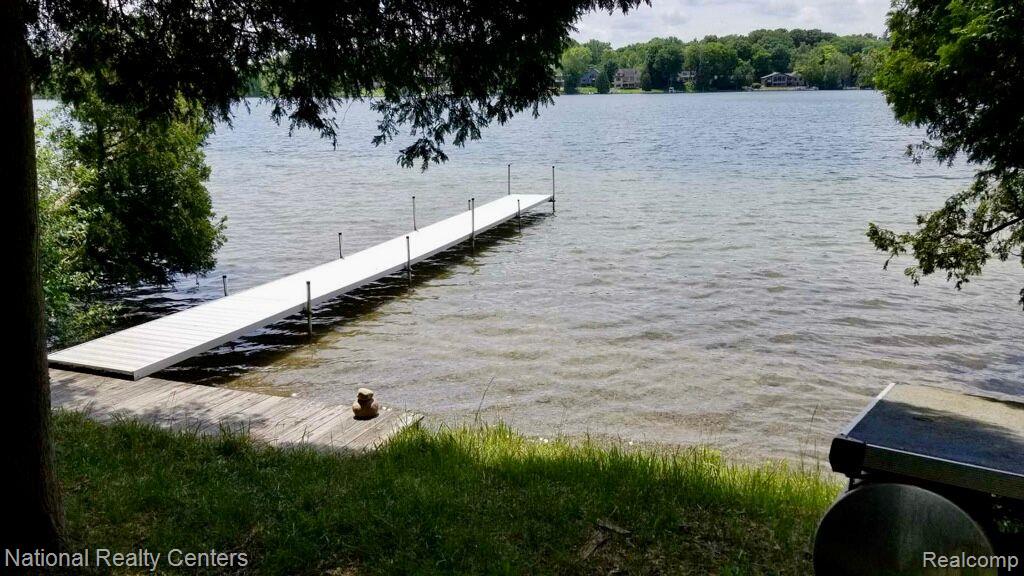 6723 Langle Drive Clarkston, MI 48346 - Photo 9 of 42 Docking privileges on Deer lake private Beach