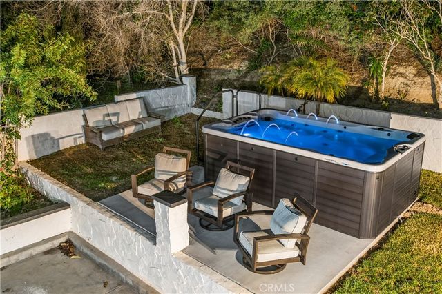 a view of a chairs and table in backyard