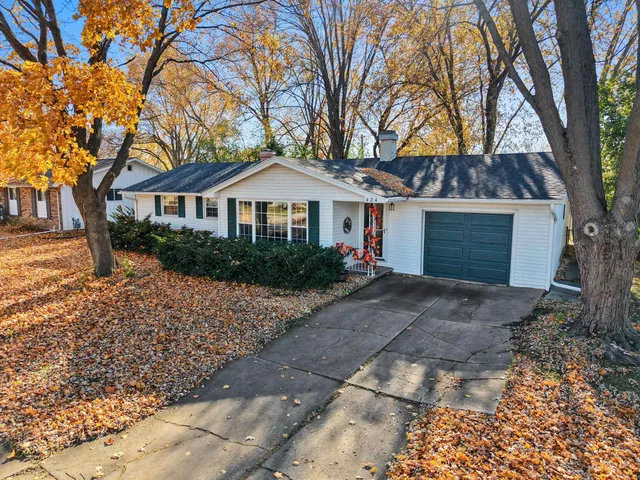 $299,900 | 424 North St Bernard Drive, De Pere, WI 54115
