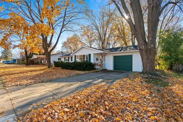 $299,900 | 424 North St Bernard Drive, De Pere, WI 54115