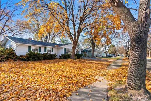 $299,900 | 424 North St Bernard Drive, De Pere, WI 54115