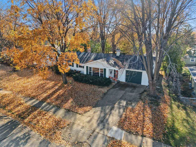 $299,900 | 424 North St Bernard Drive, De Pere, WI 54115