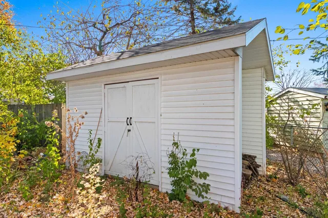 $299,900 | 424 North St Bernard Drive, De Pere, WI 54115