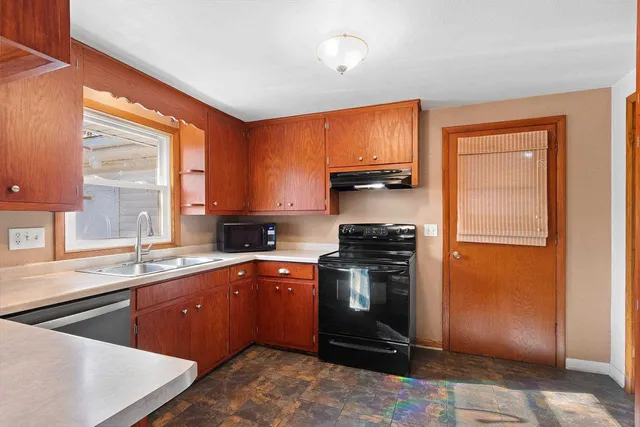 $299,900 | 424 North St Bernard Drive, De Pere, WI 54115