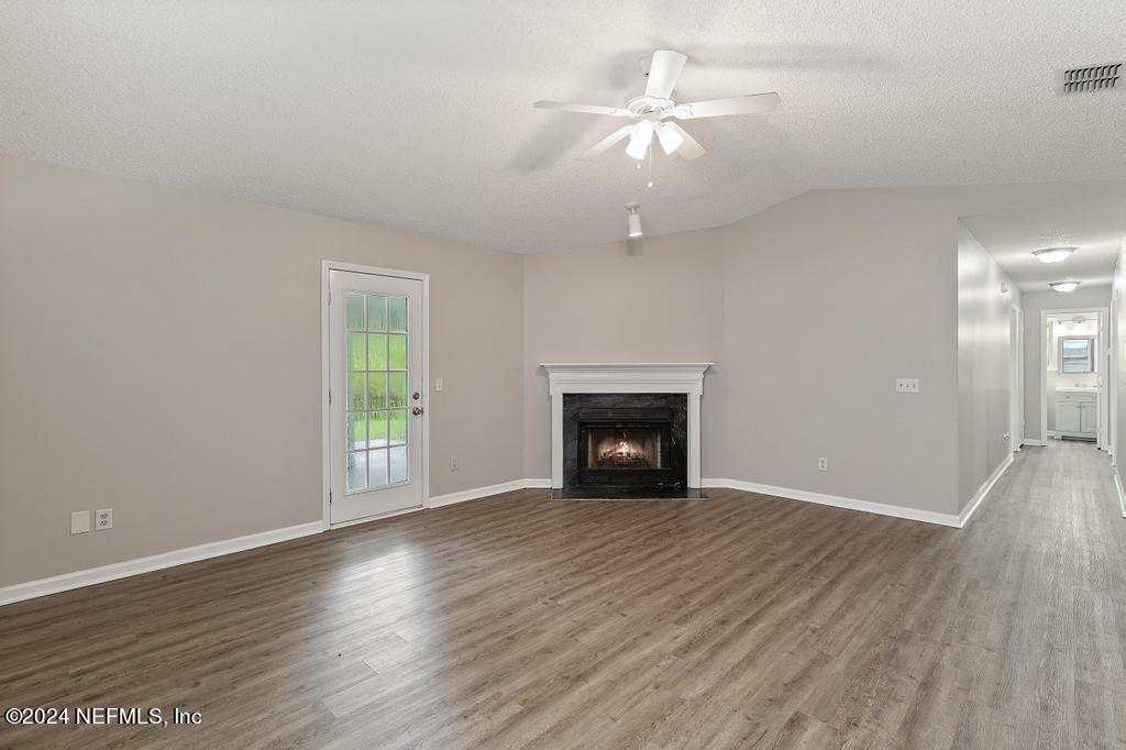 10816 Rutherford Court Jacksonville, FL 32257 - Photo 9 of 23 10816 Rutherford Ct-16