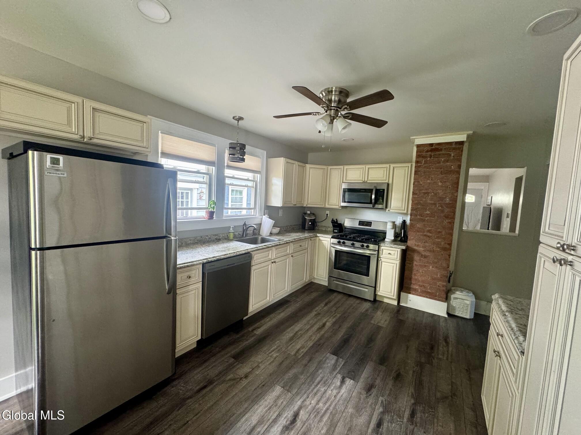 13 Knickerbocker Road Scotia, NY 12302 - Photo 9 of 23 kitchen