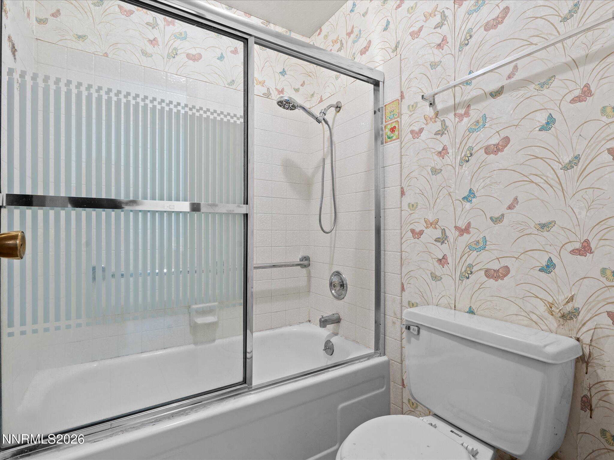 2845 Idlewild Drive, Unit 102 Reno, NV 89509 - Photo 20 of 44 a bathroom with a toilet and a bathtub