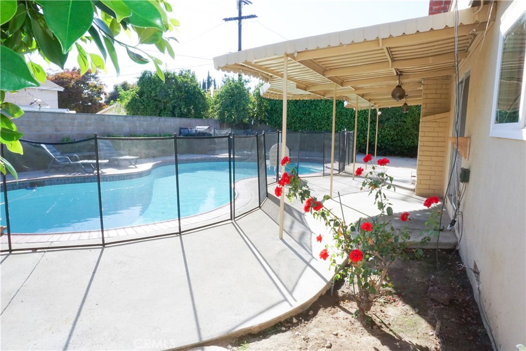 18724 Community Street Northridge, CA 91324 - Photo 30 of 31