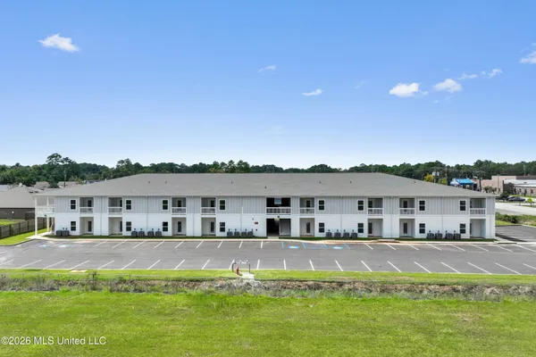 $1,200 | 8701 Old Spanish Trail, Unit 102, Ocean Springs, MS 39564