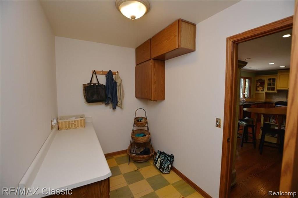 21635 Stanstead Road Northville, MI 48167 - Photo 34 of 41