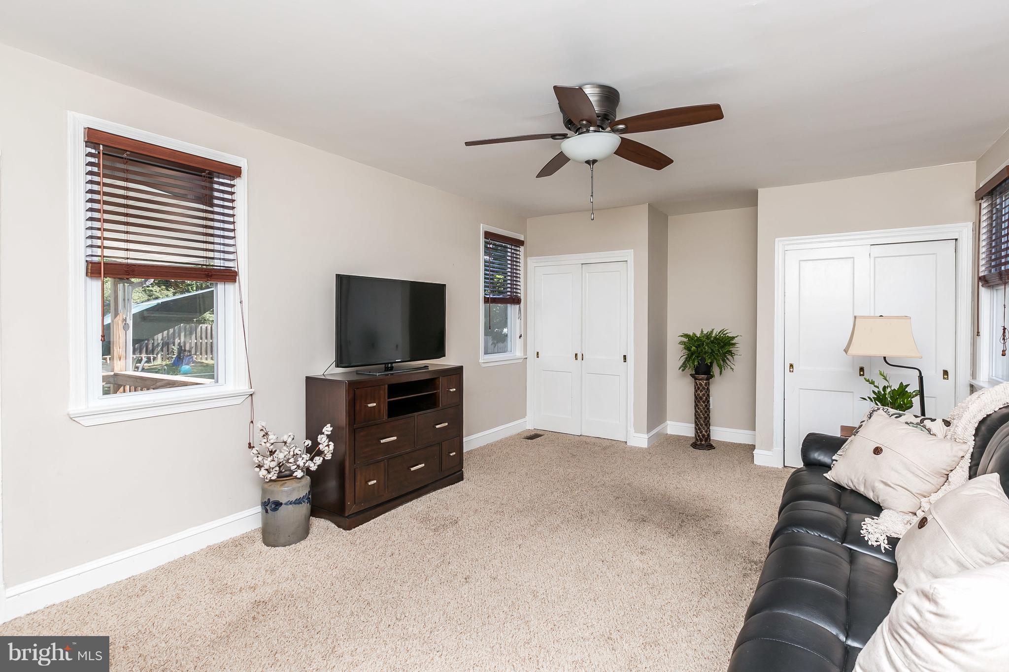 11 Ridge Road Baltimore, MD 21228 - Photo 10 of 30 1st floor family room