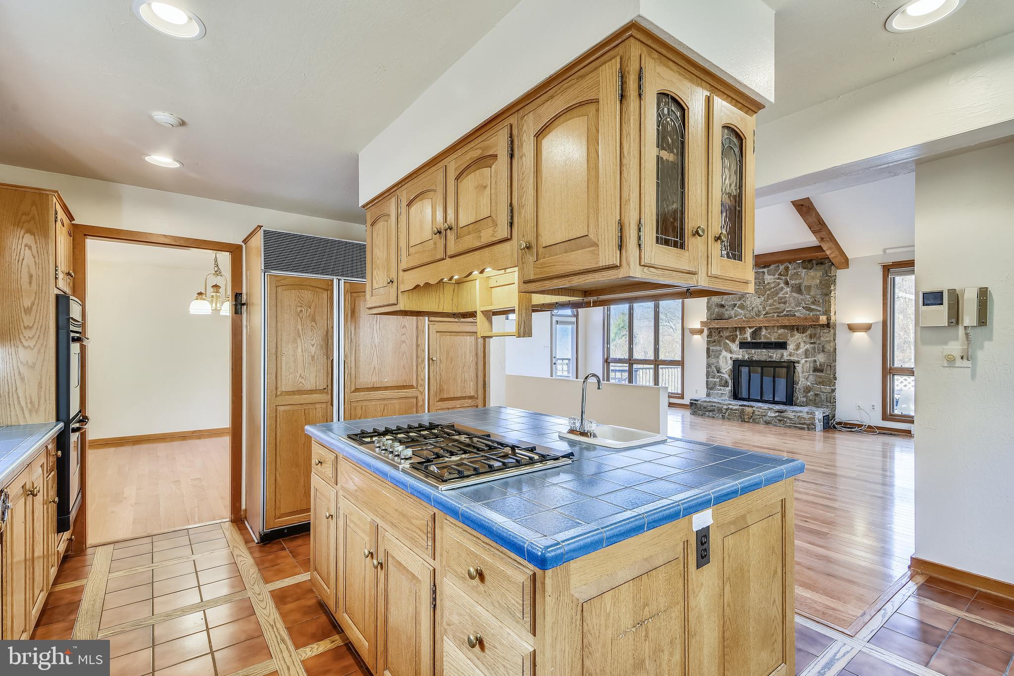 41635 Stumptown Road Leesburg, VA 20176 - Photo 22 of 60 Kitchen opens to great room & dining room