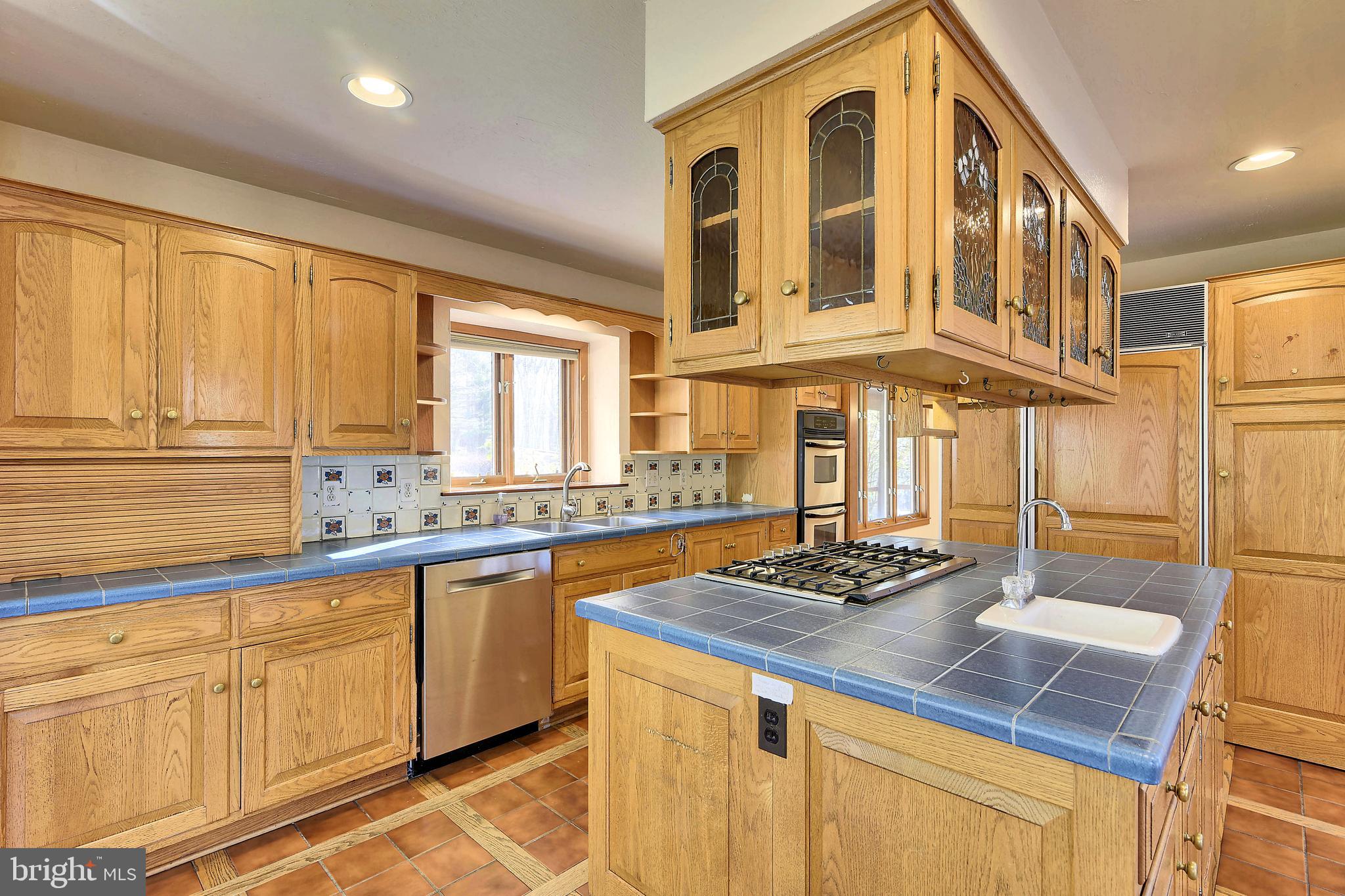 41635 Stumptown Road Leesburg, VA 20176 - Photo 23 of 60 Stainless appliances, gas cooking