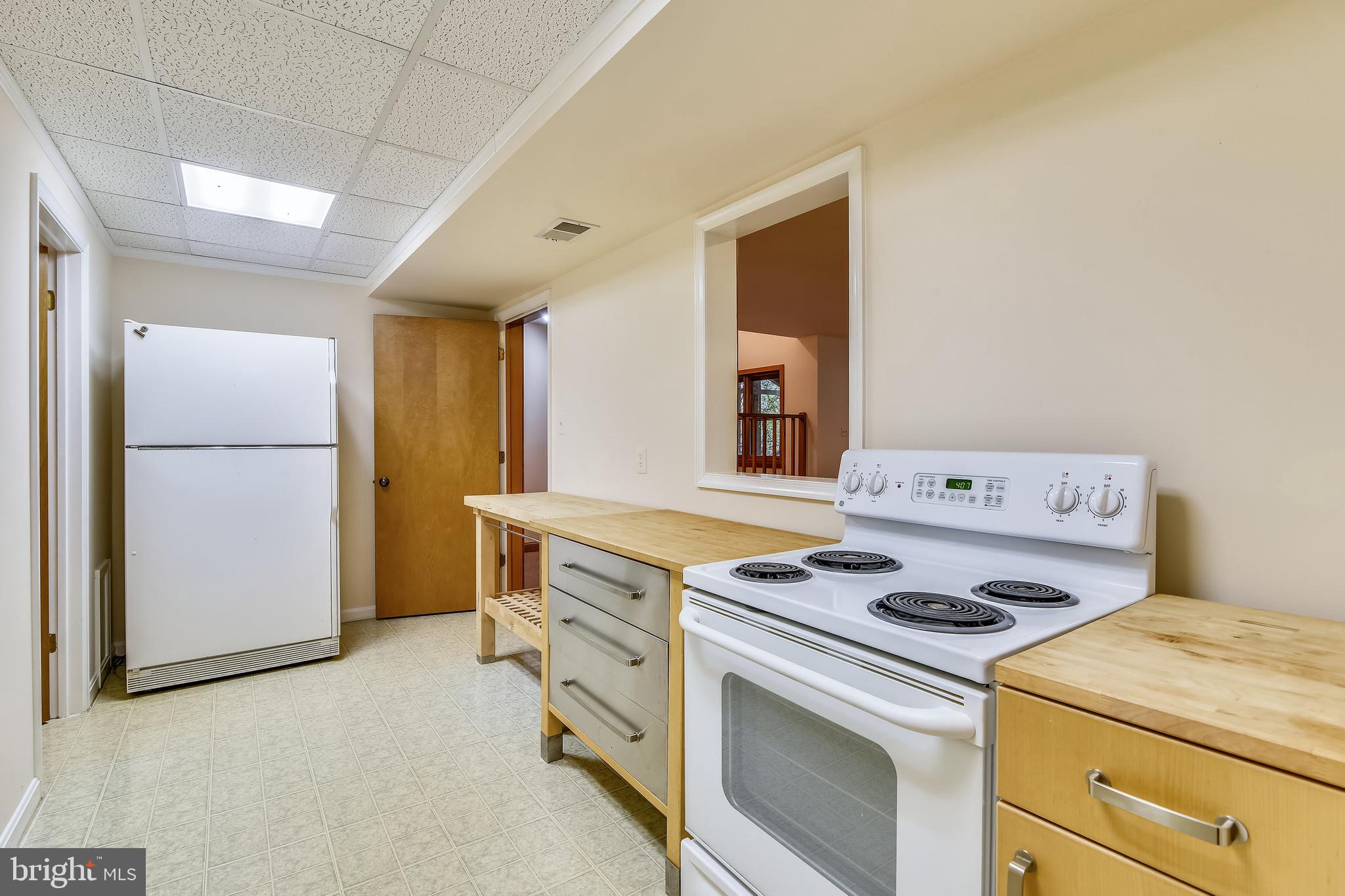 41635 Stumptown Road Leesburg, VA 20176 - Photo 42 of 60 Lower level kitchen