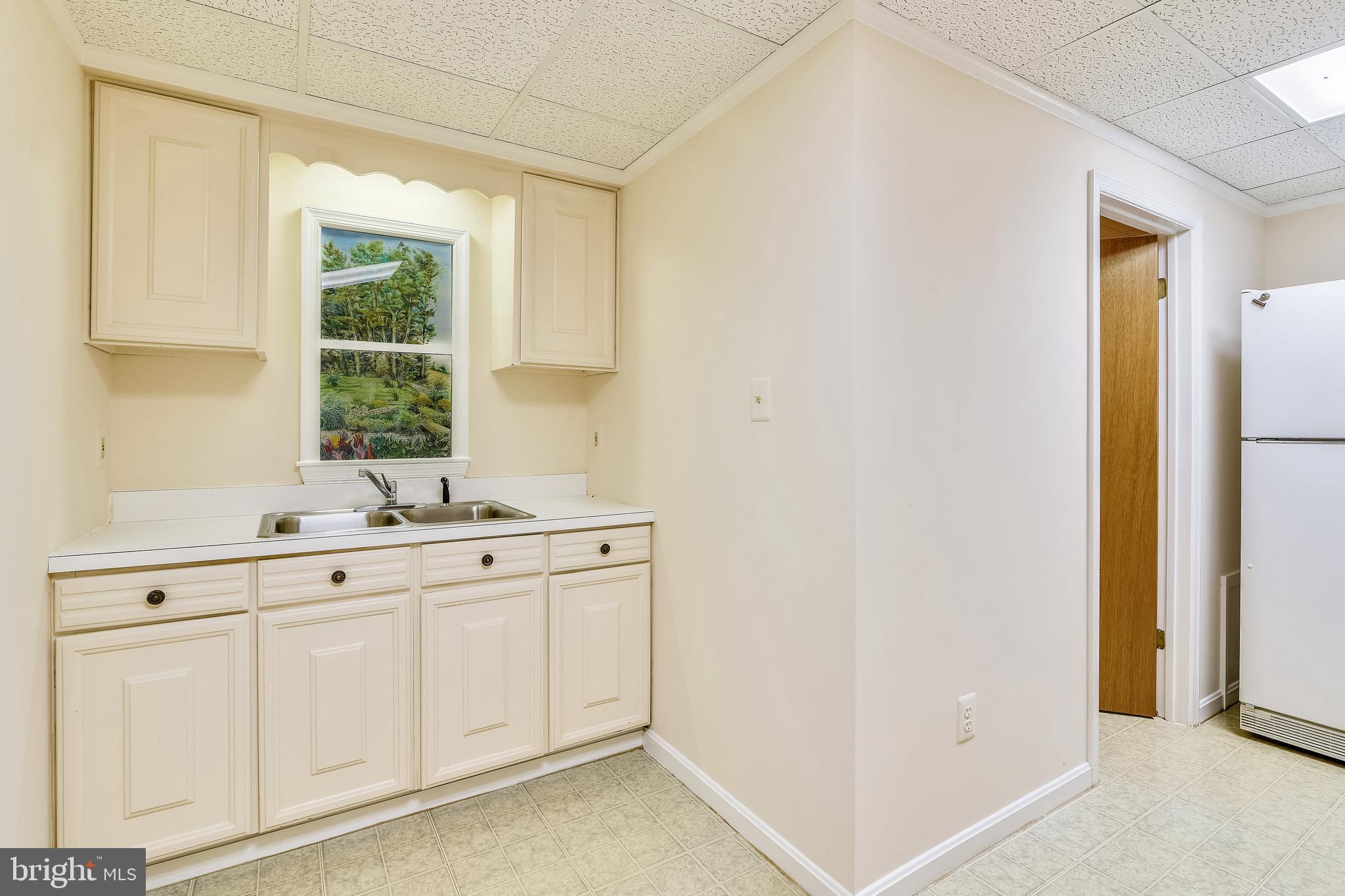 41635 Stumptown Road Leesburg, VA 20176 - Photo 43 of 60 Lower level kitchen (door to full bath)