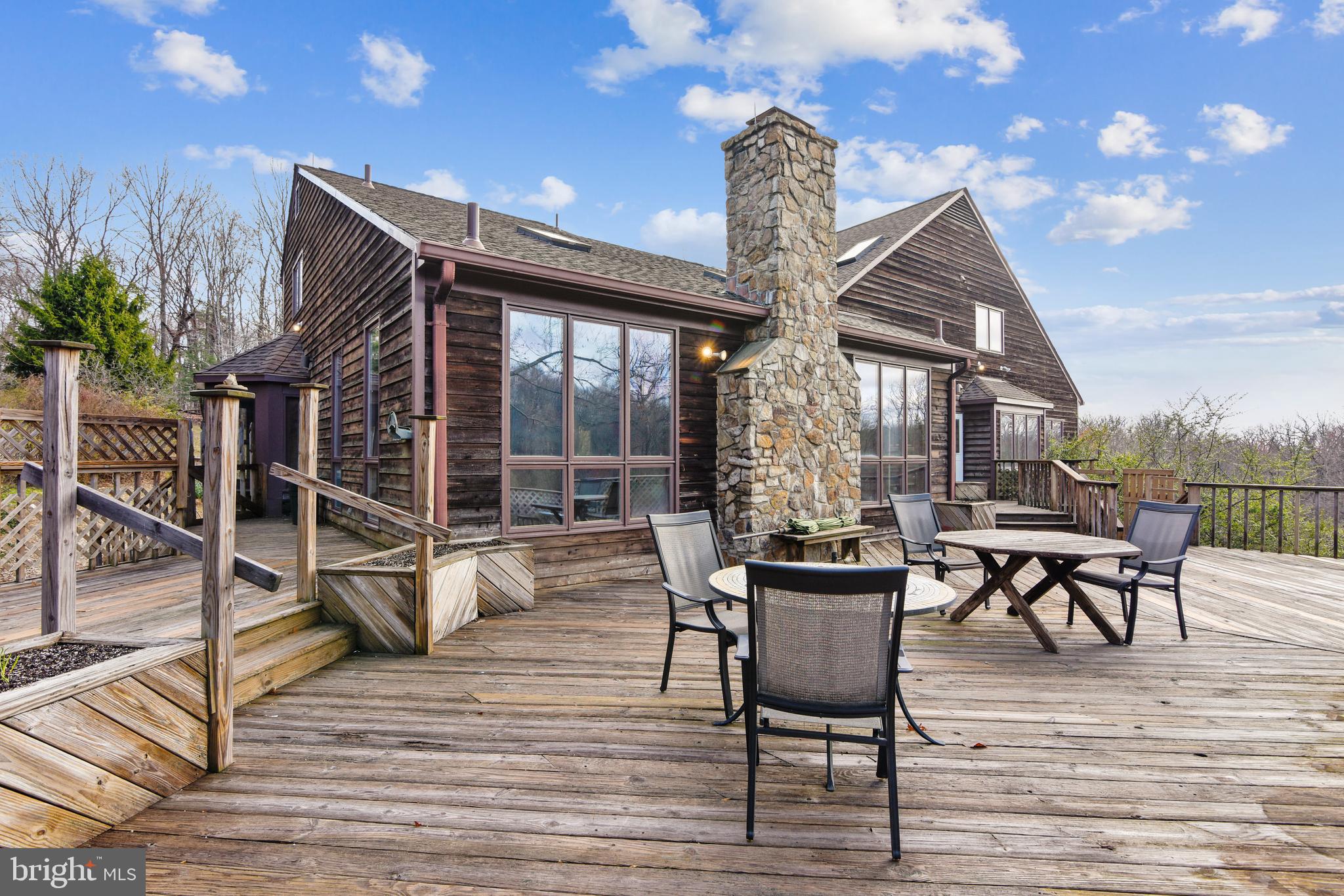 41635 Stumptown Road Leesburg, VA 20176 - Photo 50 of 60 Expansive deck with built in planters