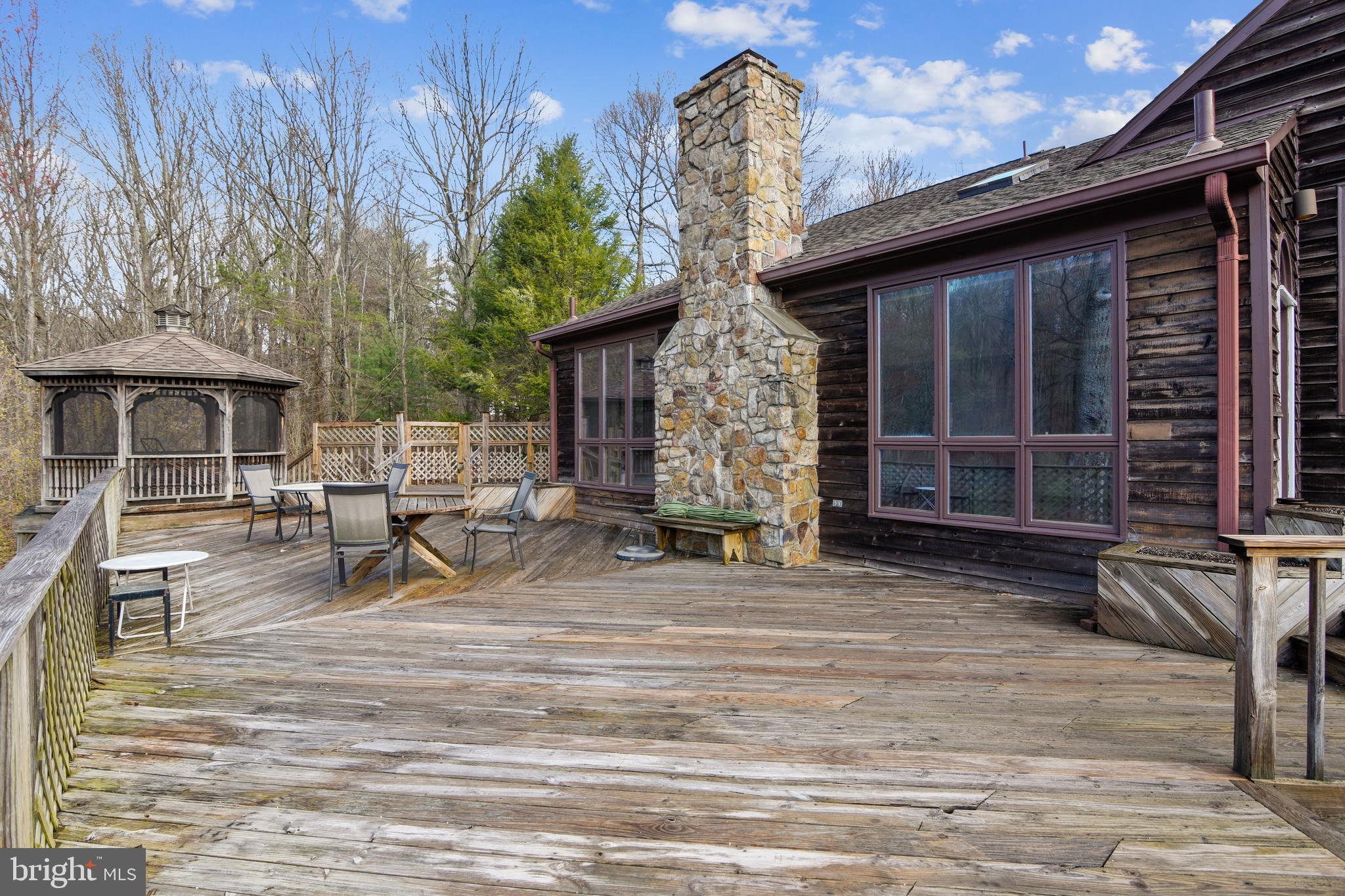 41635 Stumptown Road Leesburg, VA 20176 - Photo 55 of 60 3 ways to the deck: kitchen, great room, mud room