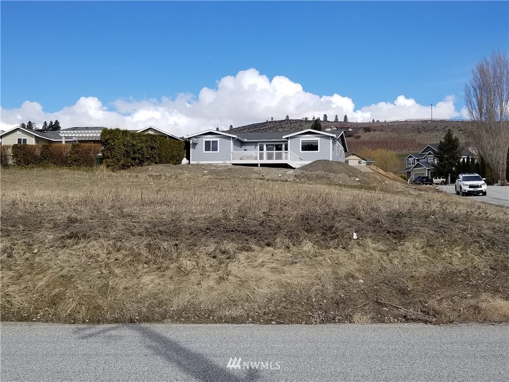 3 Swartout Road, Unit 3 Chelan, WA 98816 - Photo 2 of 6 Gallery Image 2
