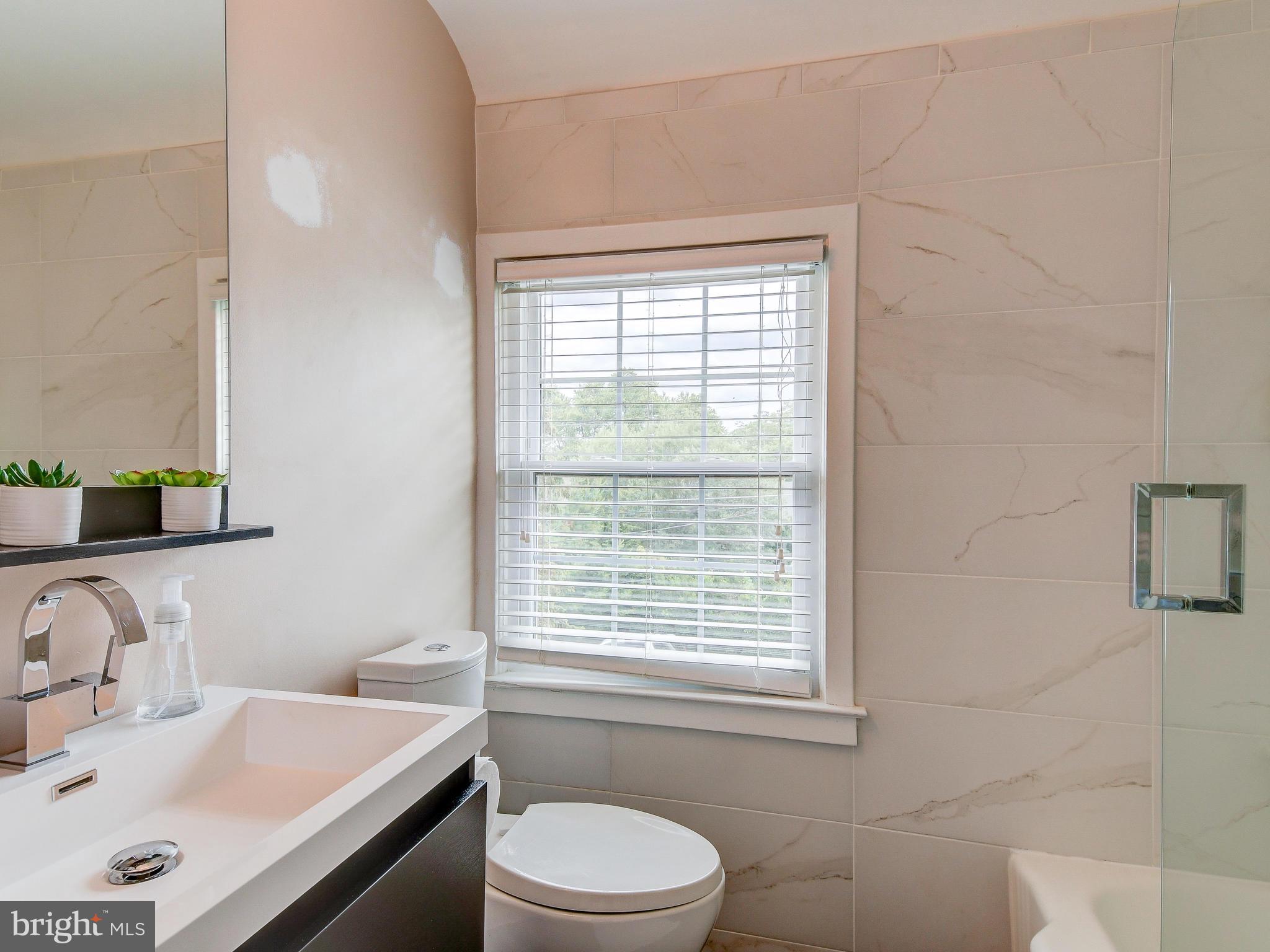 6621 Loch Hill Road Baltimore, MD 21239 - Photo 36 of 45 Second full b ath
