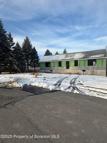 a front view of house with yard