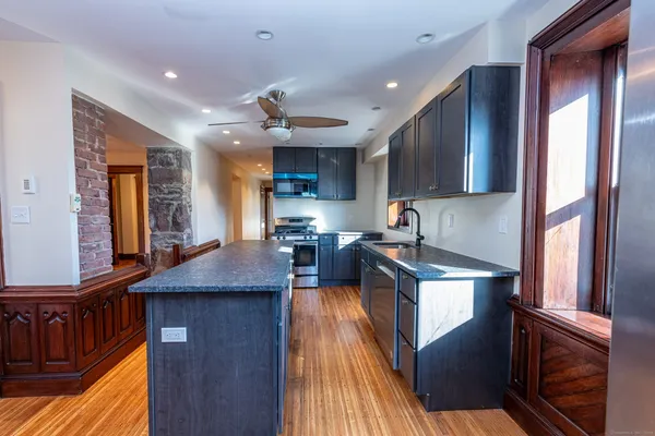 $2,850 | 37 East Pearl Street, New Haven, CT 06513