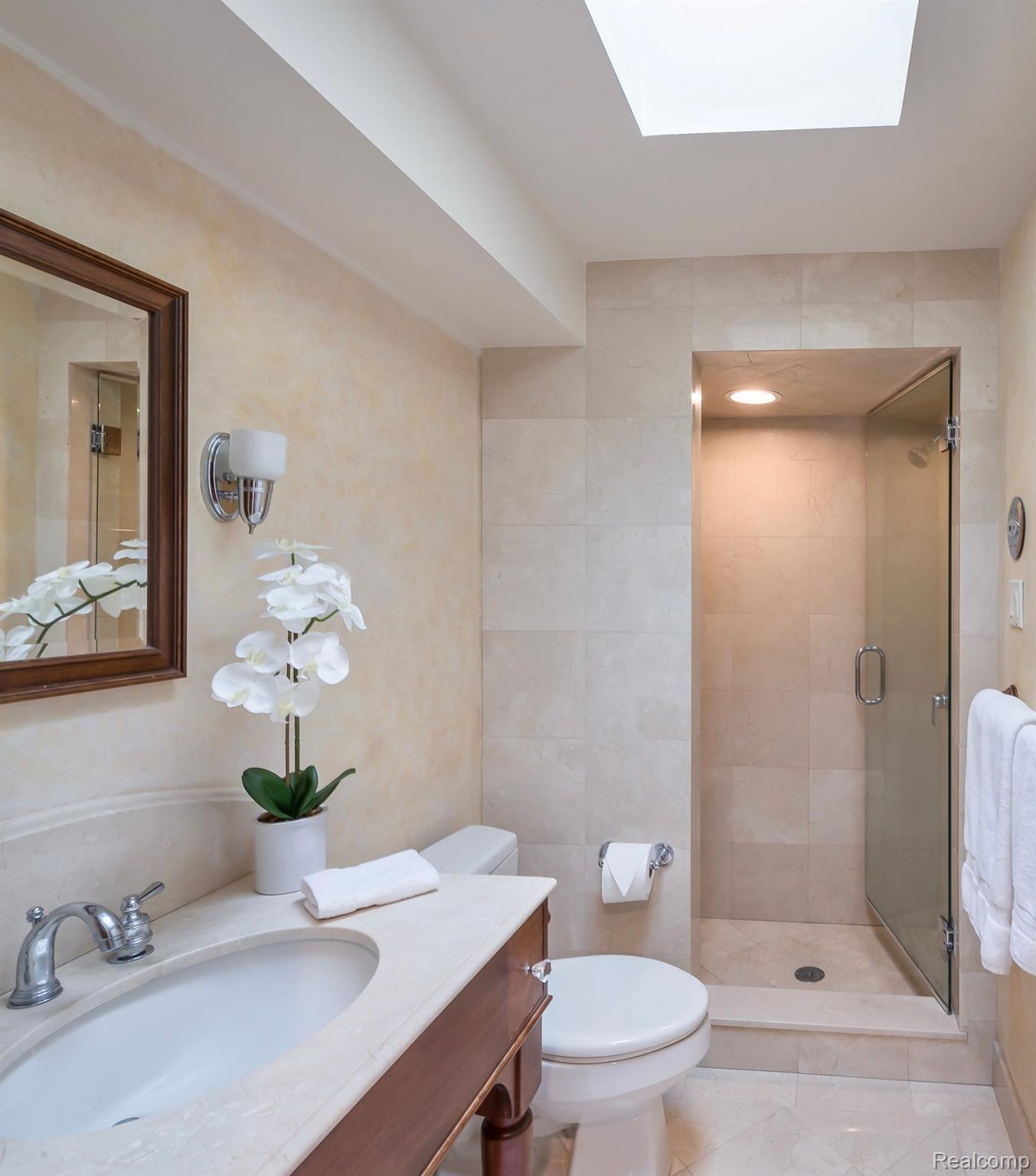 3364 Greentree Road Bloomfield Hills, MI 48304 - Photo 15 of 25 Marble Primary Bath
