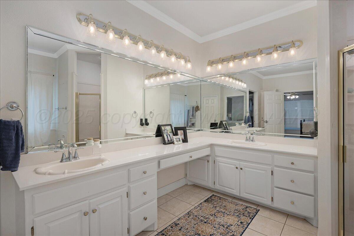 7601 Countryside Drive Amarillo, TX 79119 - Photo 21 of 39 21-Primary Bahtroom 2