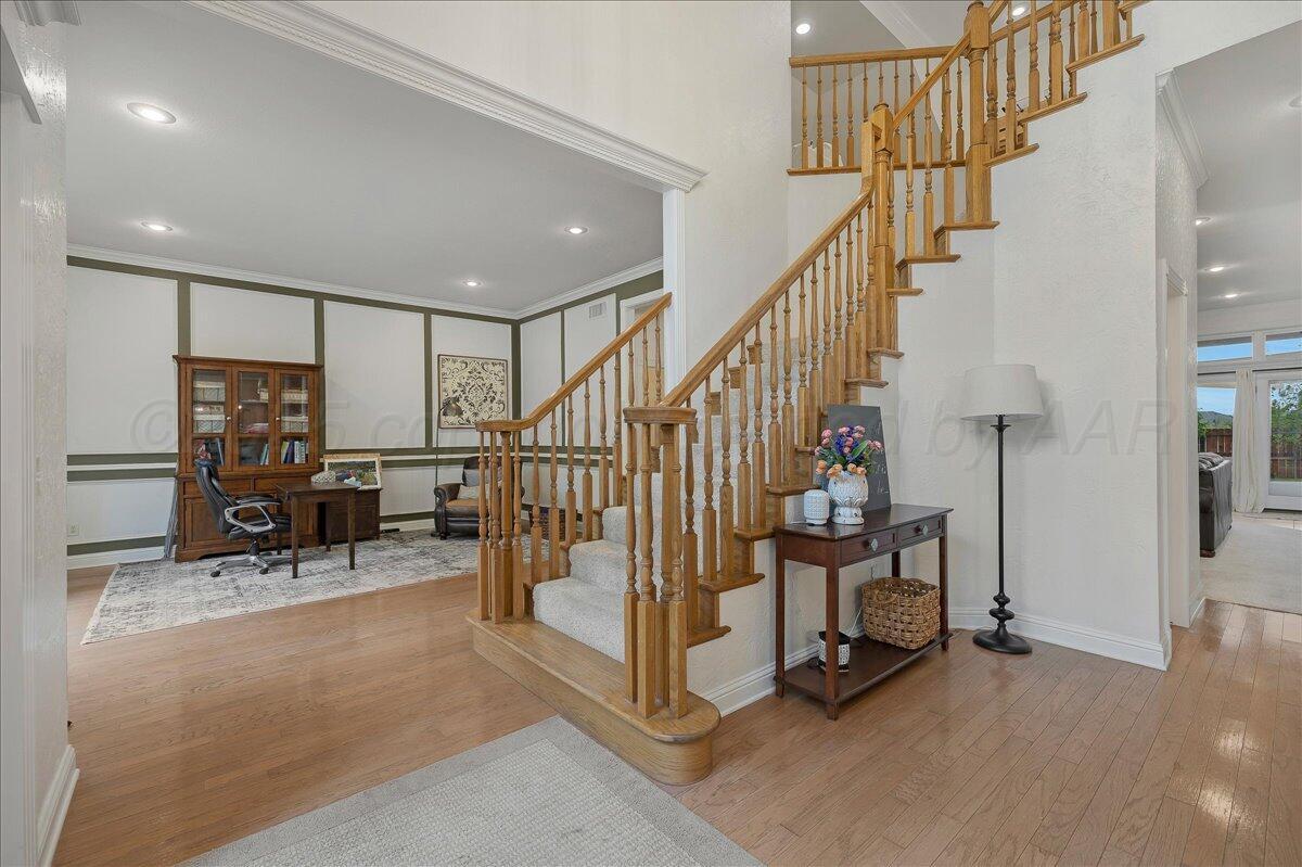 7601 Countryside Drive Amarillo, TX 79119 - Photo 25 of 39 25-Stairway