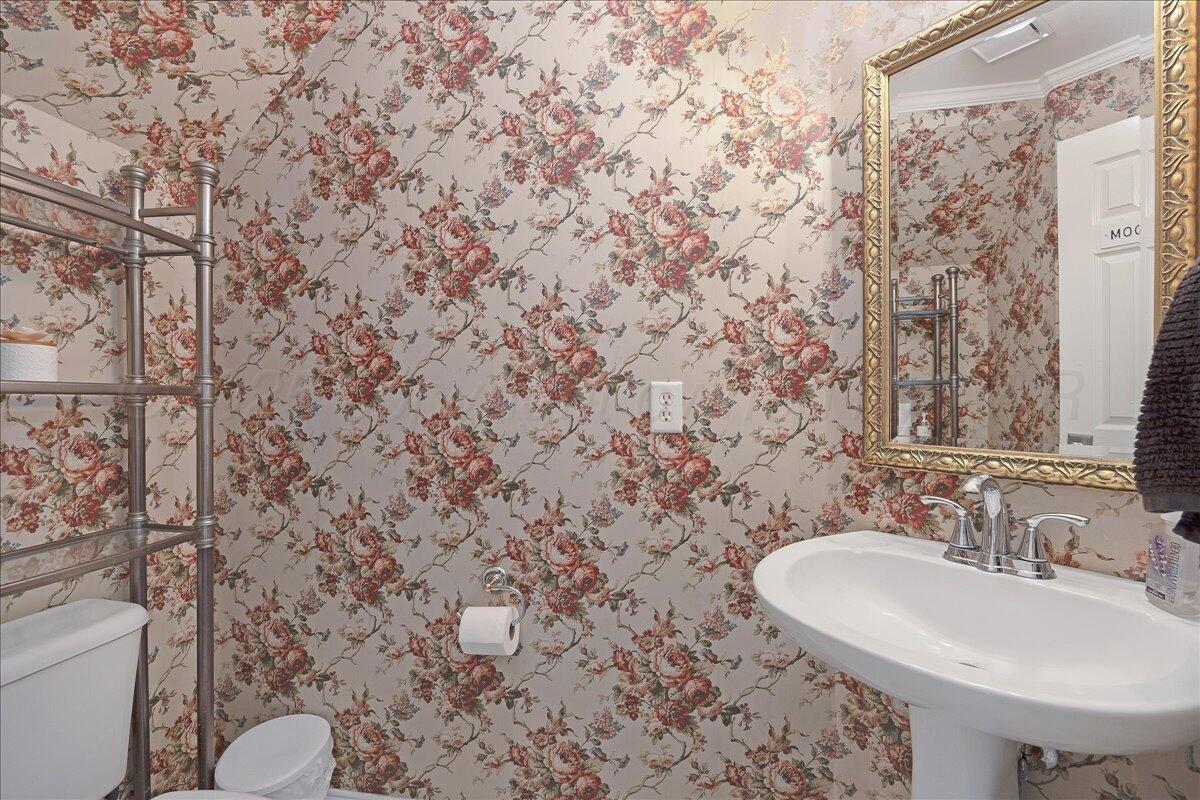 7601 Countryside Drive Amarillo, TX 79119 - Photo 35 of 39 35-Powder Room