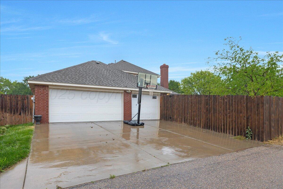 7601 Countryside Drive Amarillo, TX 79119 - Photo 39 of 39 39-3 Car Garage
