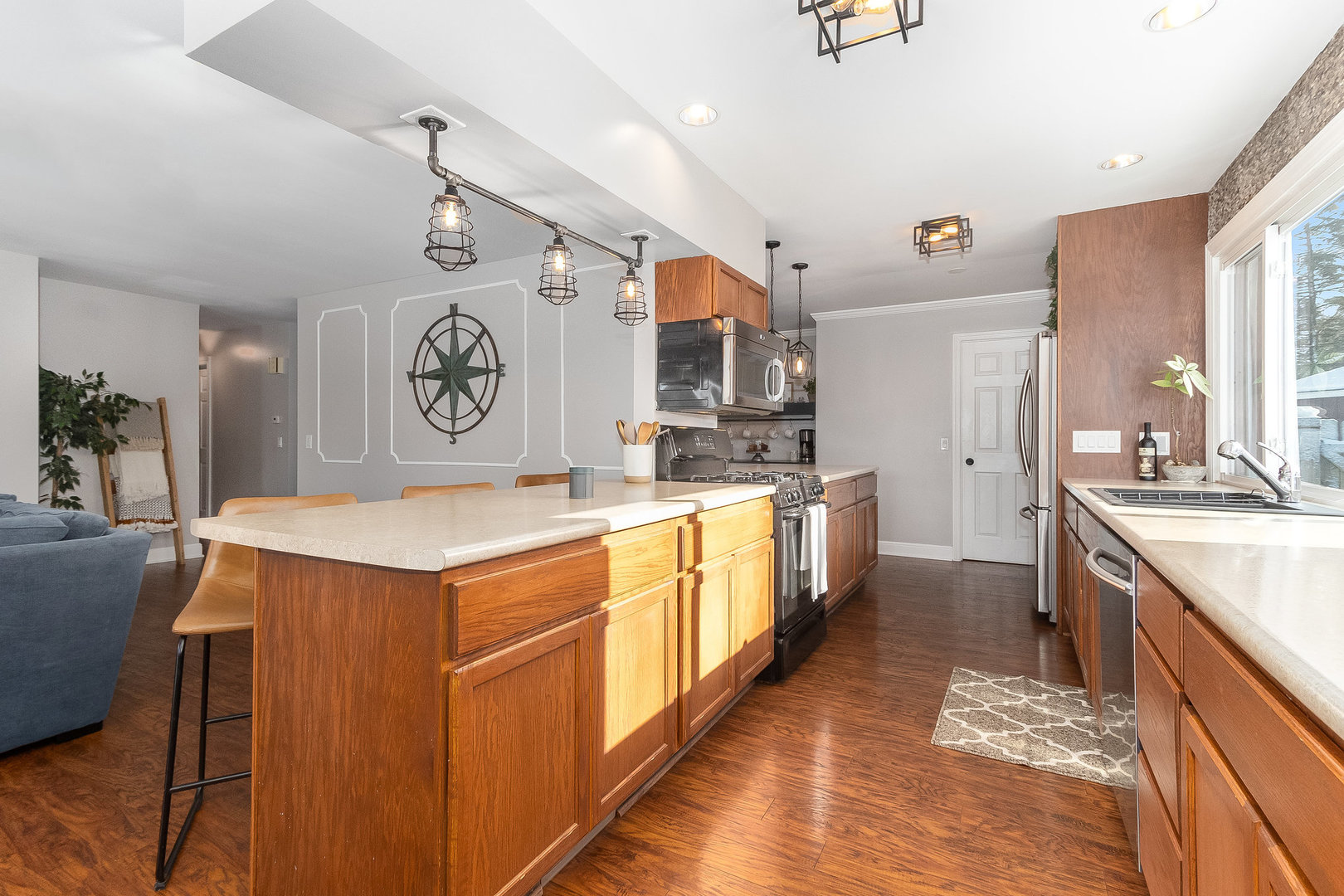 25 North Bereman Road Montgomery, IL 60538 - Photo 3 of 28 a kitchen with a stove and cabinets
