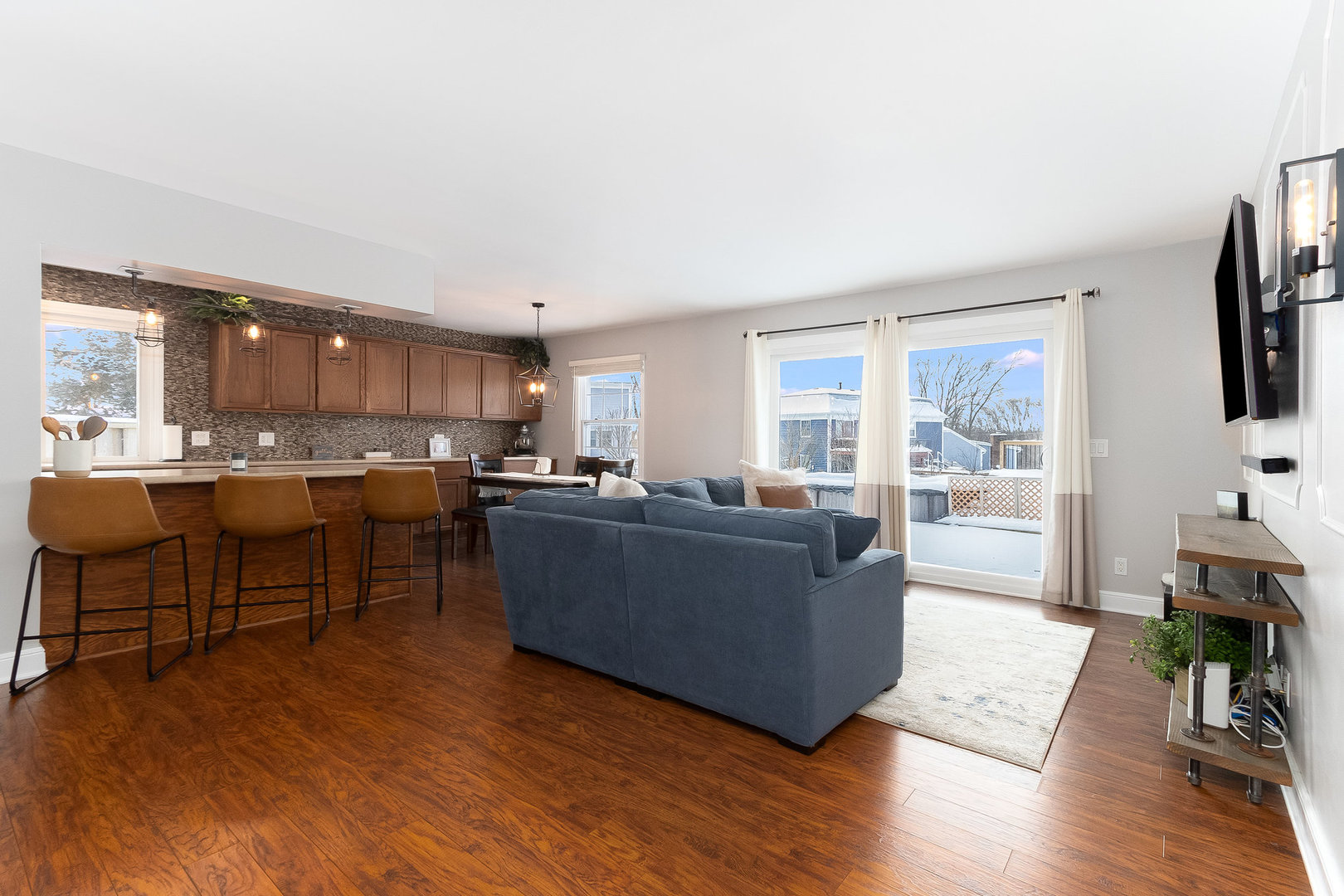 25 North Bereman Road Montgomery, IL 60538 - Photo 6 of 28 a living room with furniture and a wooden floor