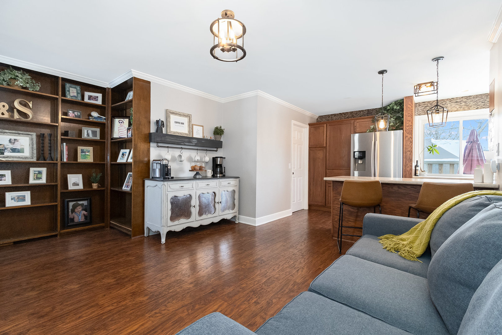 25 North Bereman Road Montgomery, IL 60538 - Photo 8 of 28 a living room with furniture and a book shelf