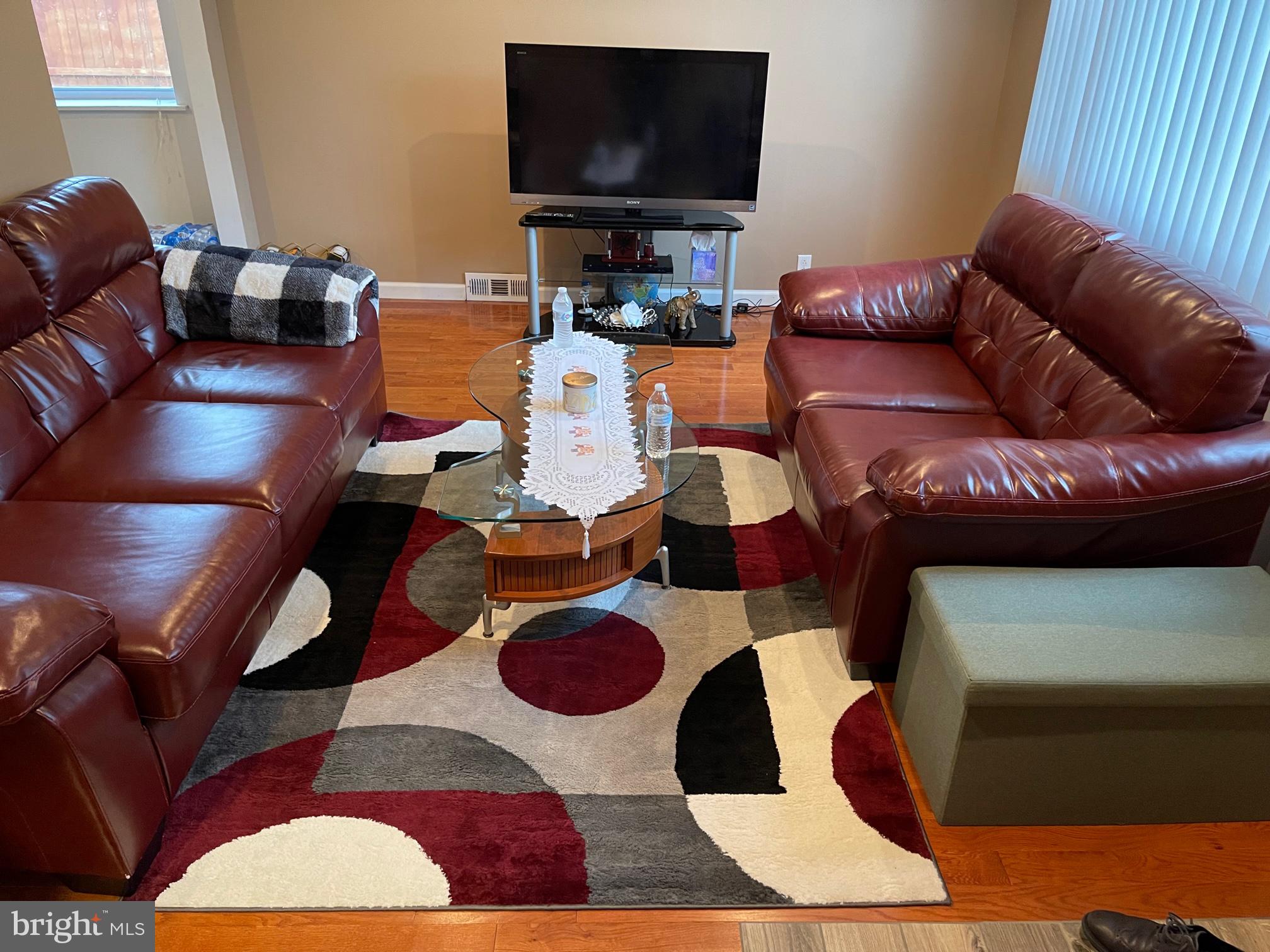 657 Rennard Street Philadelphia, PA 19116 - Photo 3 of 29 Gallery Image 3