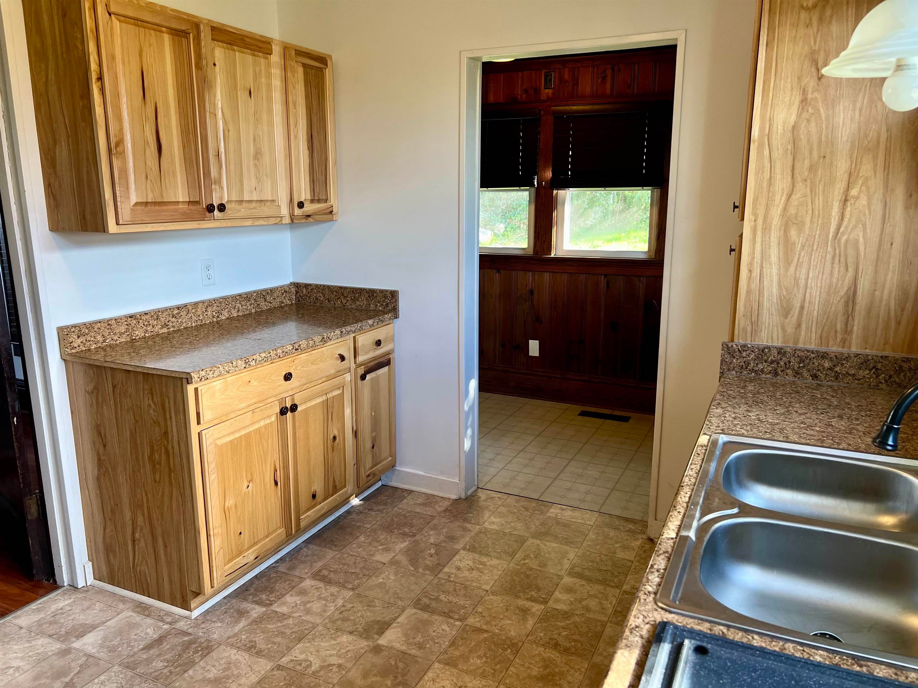 1382 Ohio River Road Huntington, WV 25702 - Photo 8 of 22 Gallery Image 8