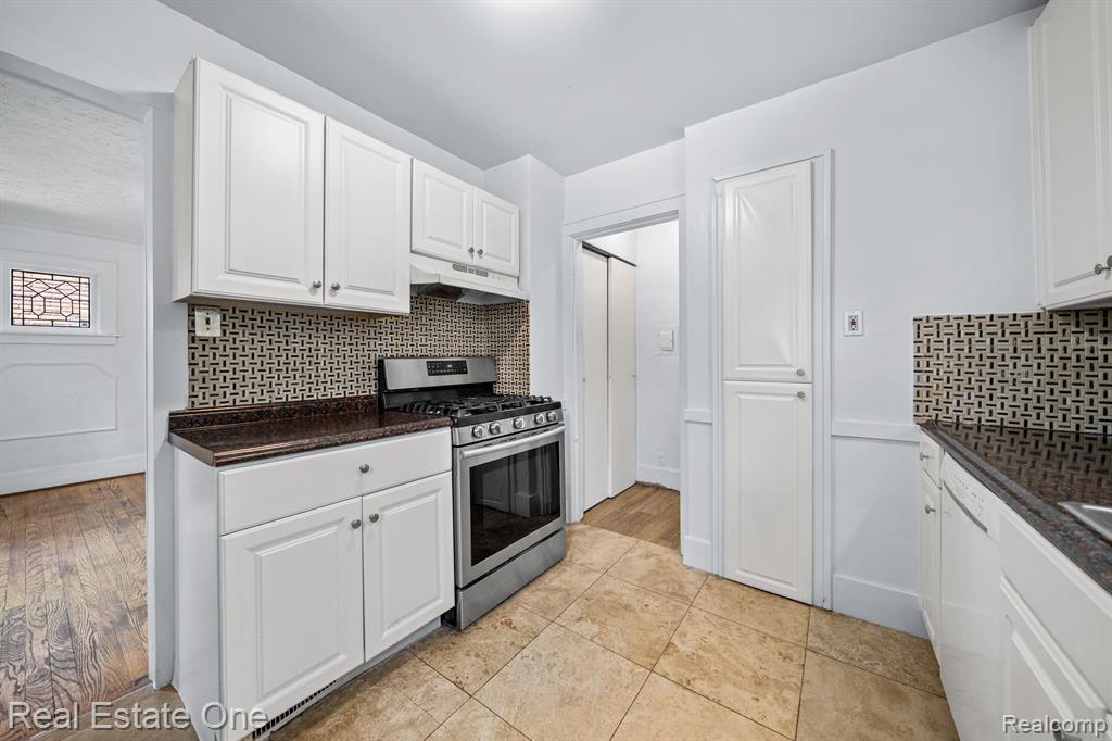 56 Devonshire Road Pleasant Ridge, MI 48069 - Photo 12 of 49