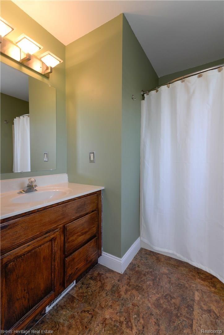10100 Chase Lake Road Fowlerville, MI 48836 - Photo 18 of 41 Private Master Bathroom
