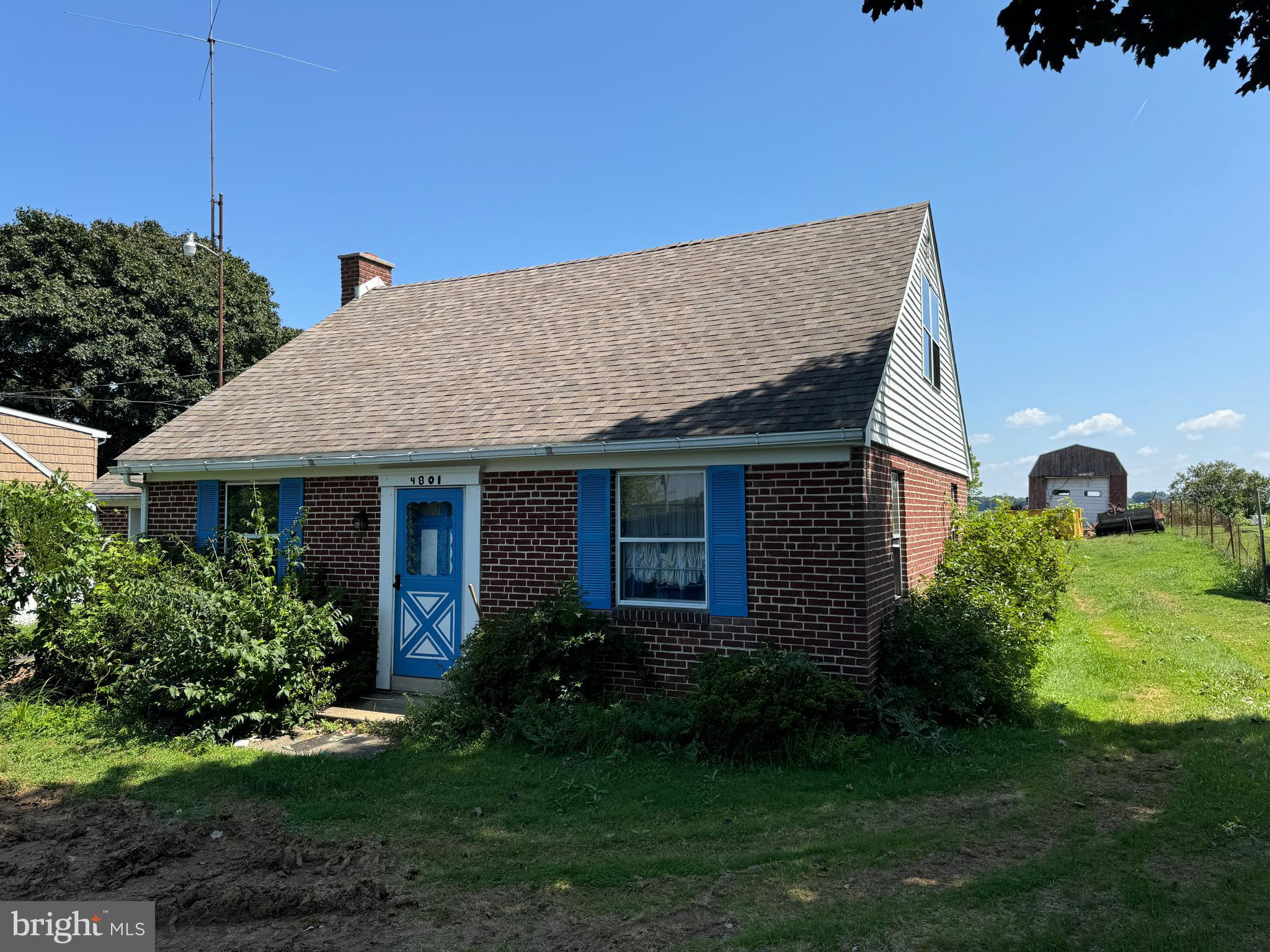a view of a house with garden and yard