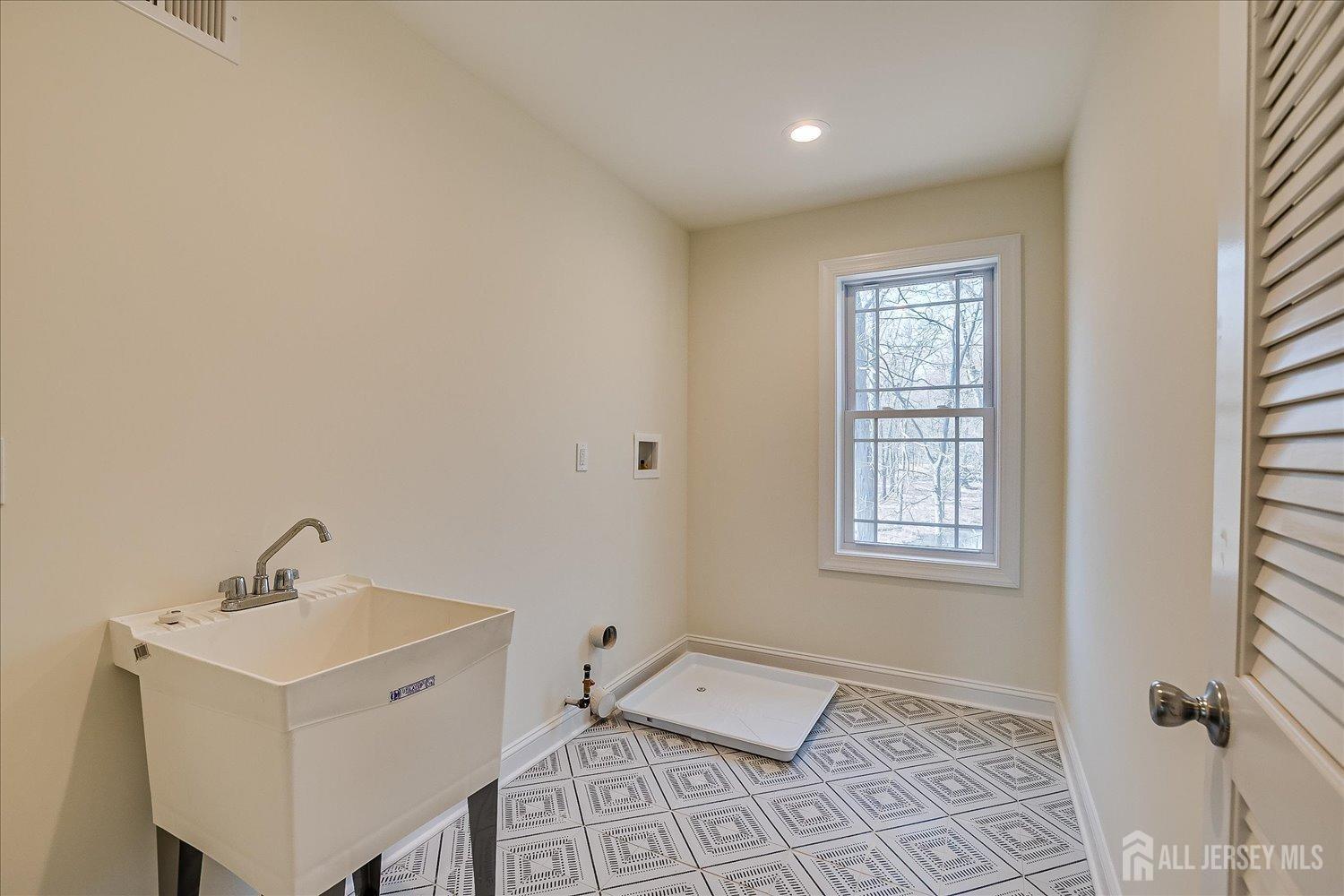 90 Hancock Road Piscataway, NJ 08854 - Photo 44 of 50 a spacious bathroom with a sink a mirror and a bathtub
