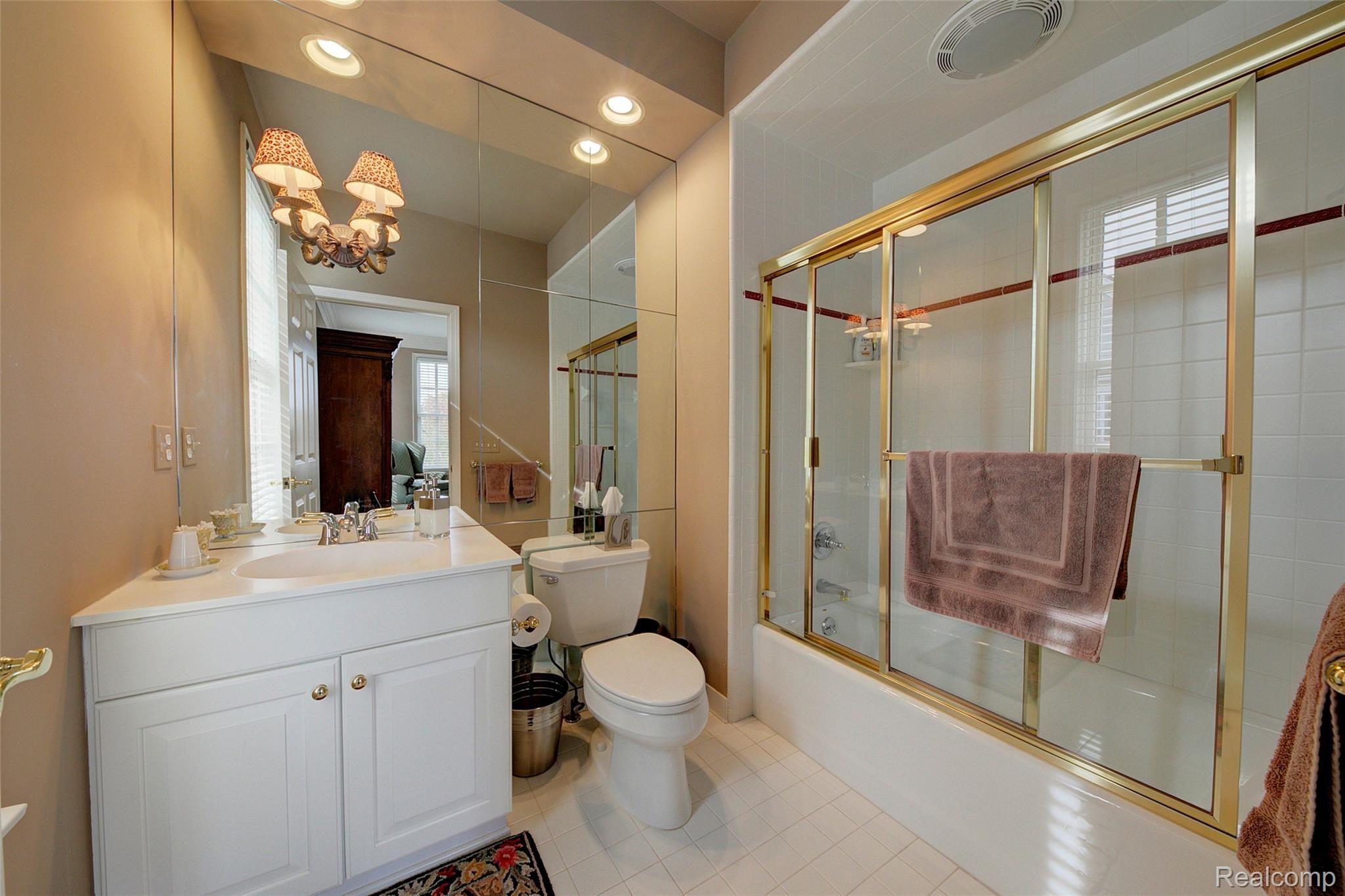 819 Bishop Road Grosse Pointe, MI 48230 - Photo 27 of 50 Full Bath for Bedroom 4