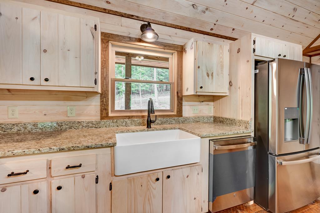 58 Wolf Crk Drive Mineral Bluff, GA 30559 - Photo 15 of 66