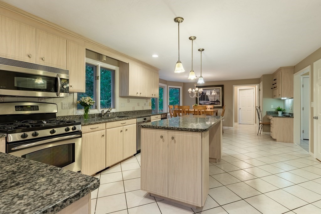 18 Magnolia Road Sharon, MA 02067 - Photo 11 of 41