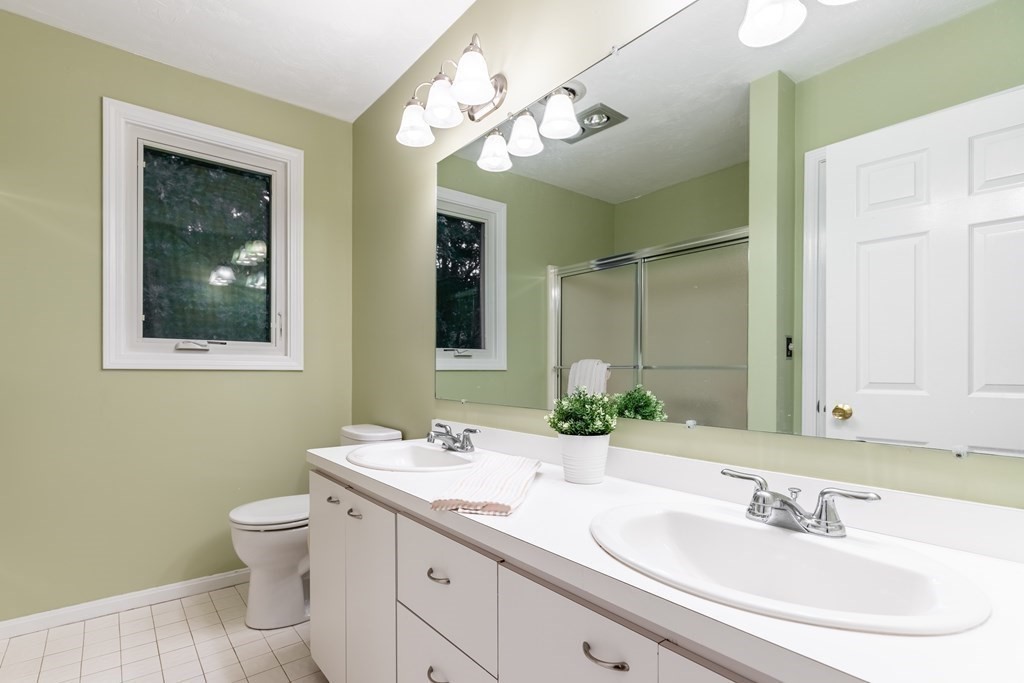 18 Magnolia Road Sharon, MA 02067 - Photo 22 of 41