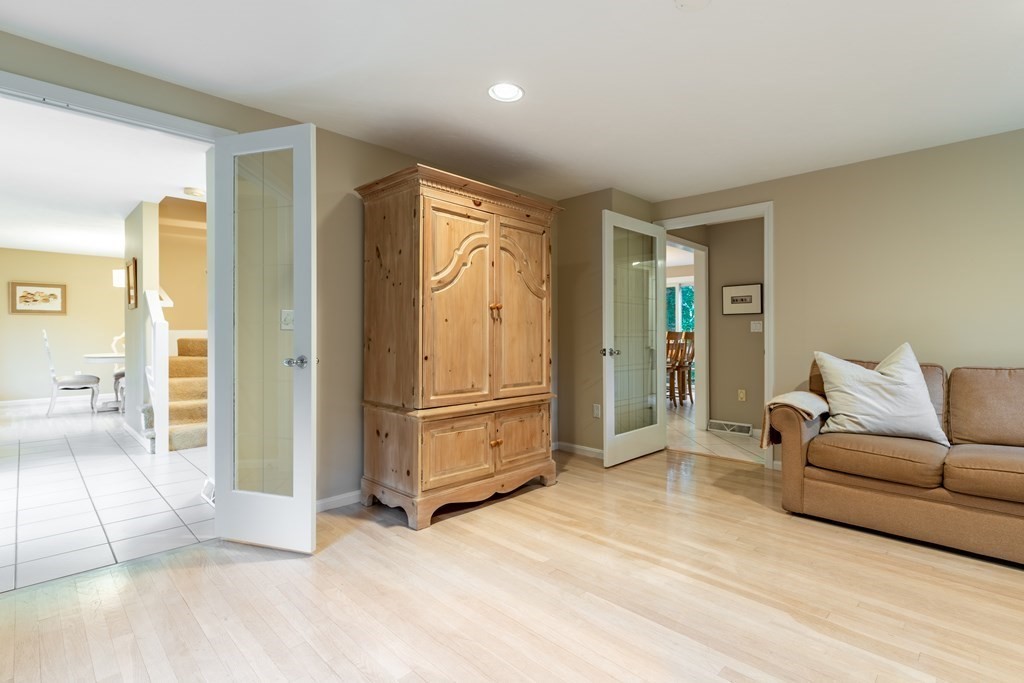 18 Magnolia Road Sharon, MA 02067 - Photo 5 of 41