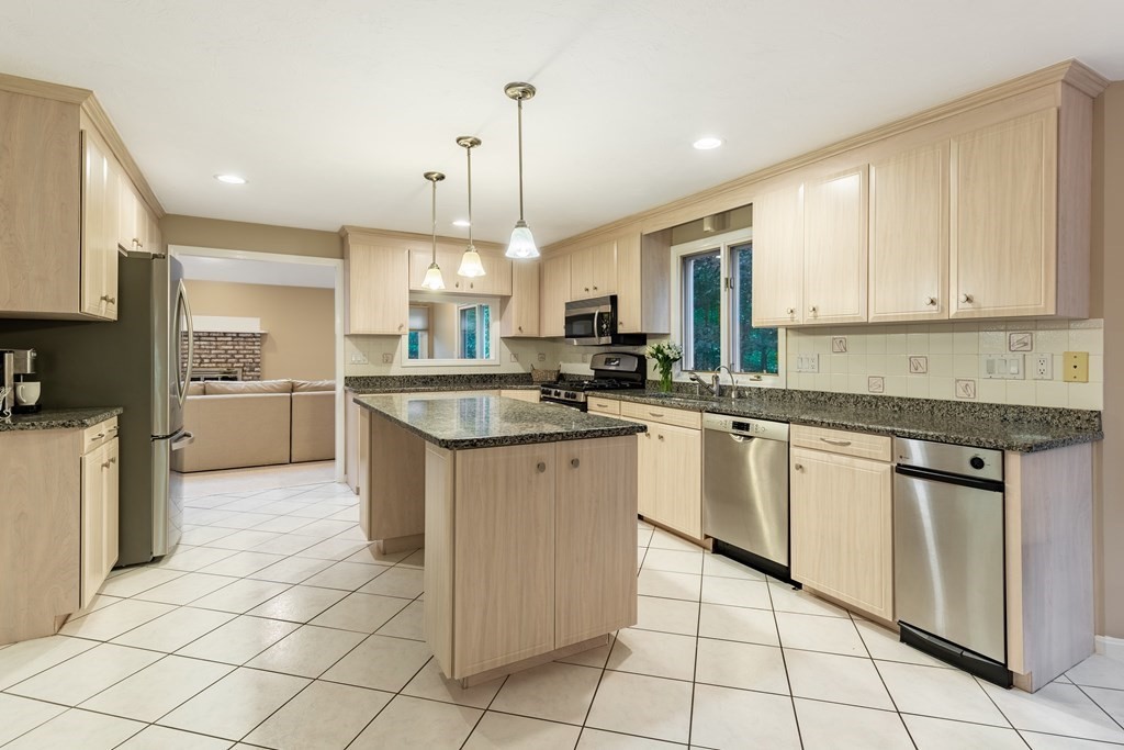18 Magnolia Road Sharon, MA 02067 - Photo 9 of 41