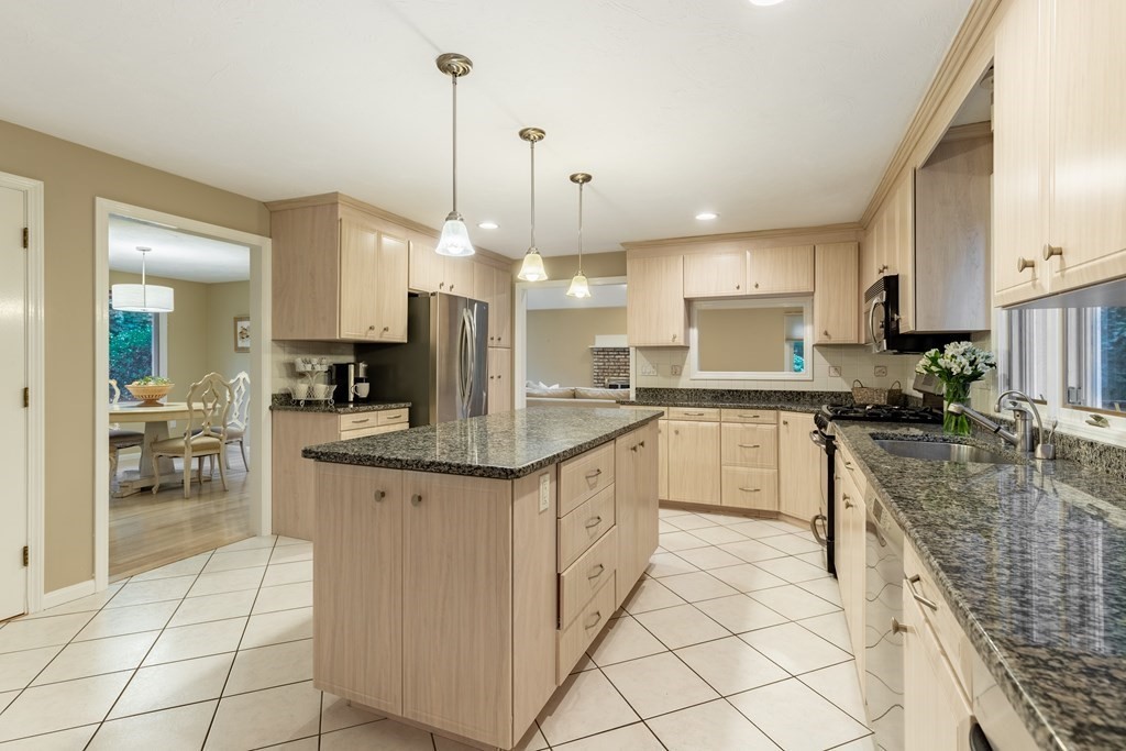 18 Magnolia Road Sharon, MA 02067 - Photo 10 of 41