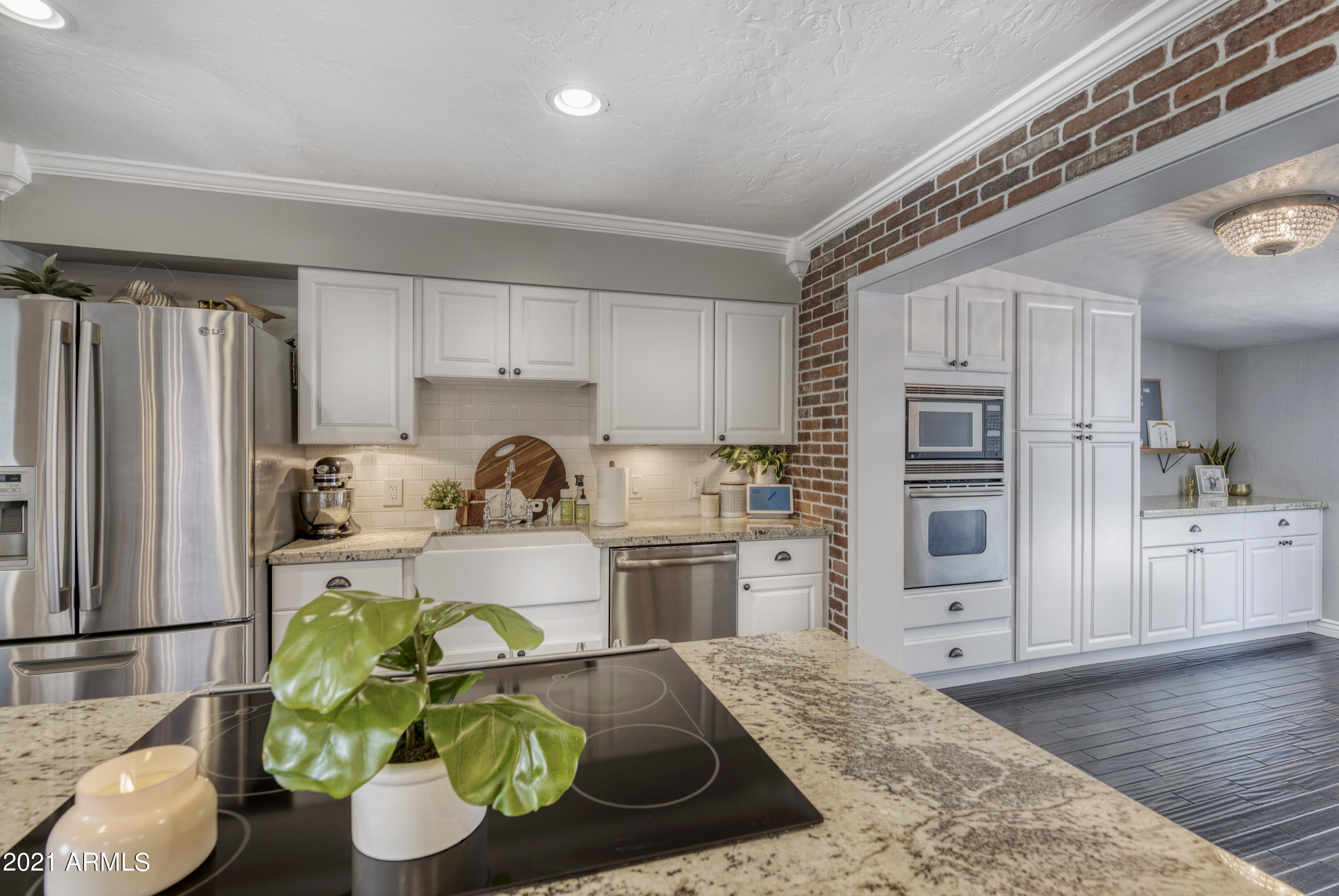 4202 East Cheery Lynn Road Phoenix, AZ 85018 - Photo 15 of 43 Kitchen