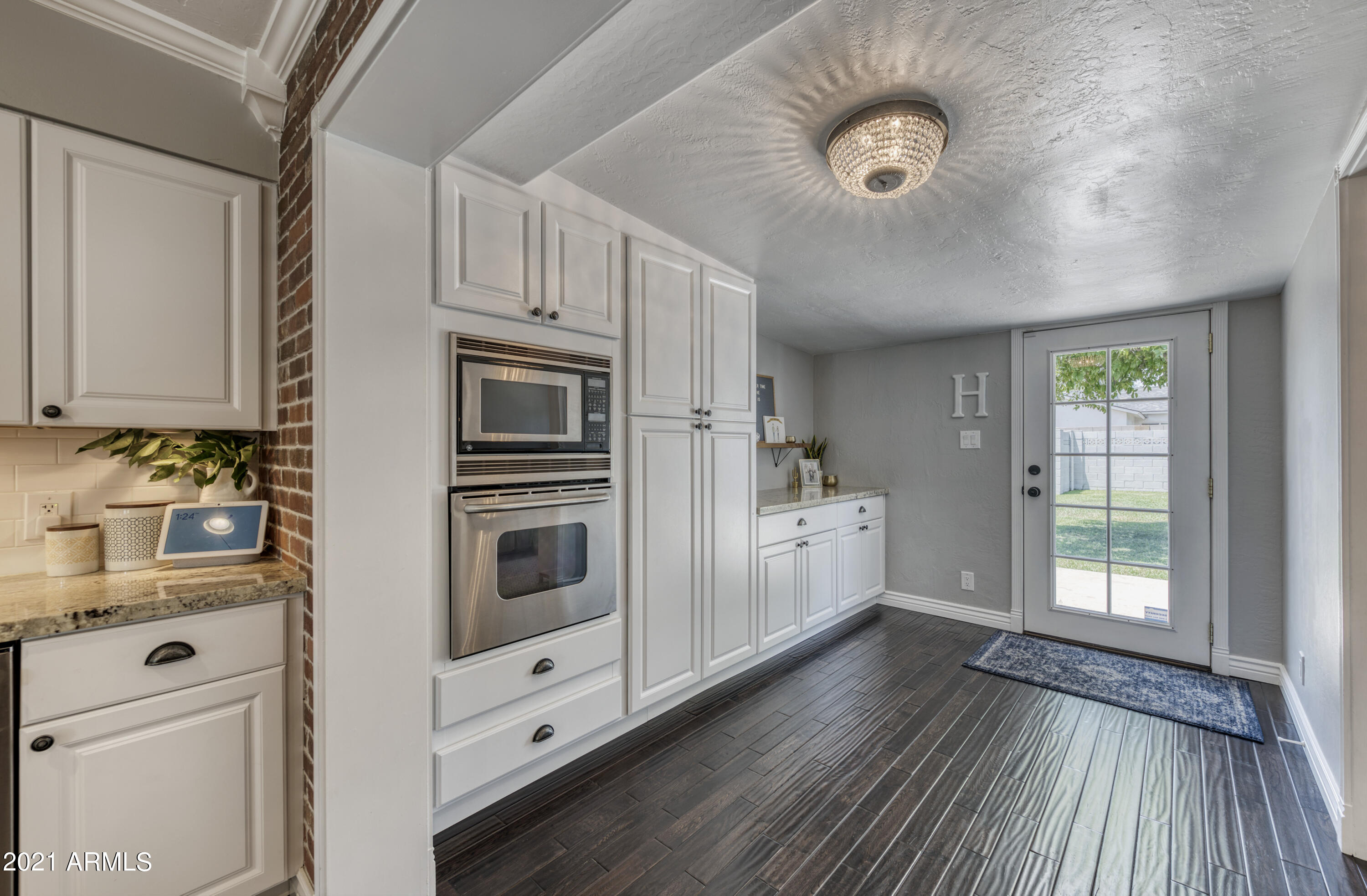 4202 East Cheery Lynn Road Phoenix, AZ 85018 - Photo 16 of 43 Kitchen