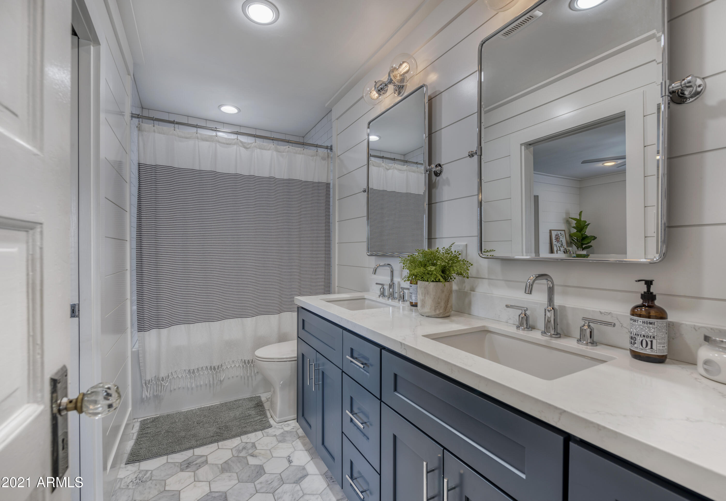 4202 East Cheery Lynn Road Phoenix, AZ 85018 - Photo 22 of 43 Master Bathroom